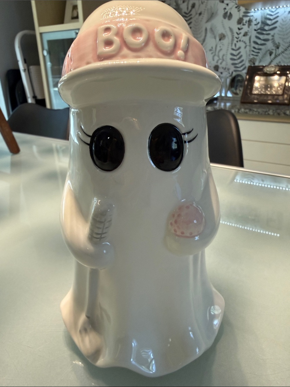 GOLF LADIES!!! Rare & get your BOO on!!!
Pink-Accented Ceramic Ghost Figurine